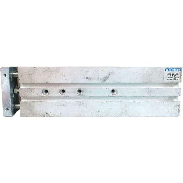 diâmetro 16mm, curso 100mm, anéis/placas de amortecimento elástico nas posições finais de curso, detecção de posição