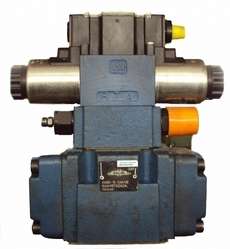 Válvula direcional REXROTH 4WEH10Q44/6E usada