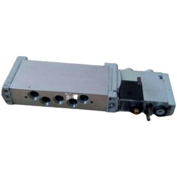 5/2 vias, conexão flange, atuação elétrica / retorno mola, tensão 24VDC, vazão 500 l/min, meio ar comprimido, corpo alumínio, vedações HNBR / NBR