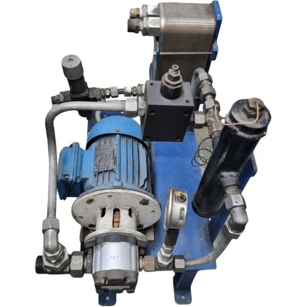 Composta de motor elétrico, bomba hidráulica, trocador de calor