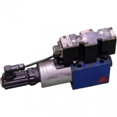 Válvula direcional proporcional REXROTH 4WREE 10 EA75-22/G24K31/A1V usada