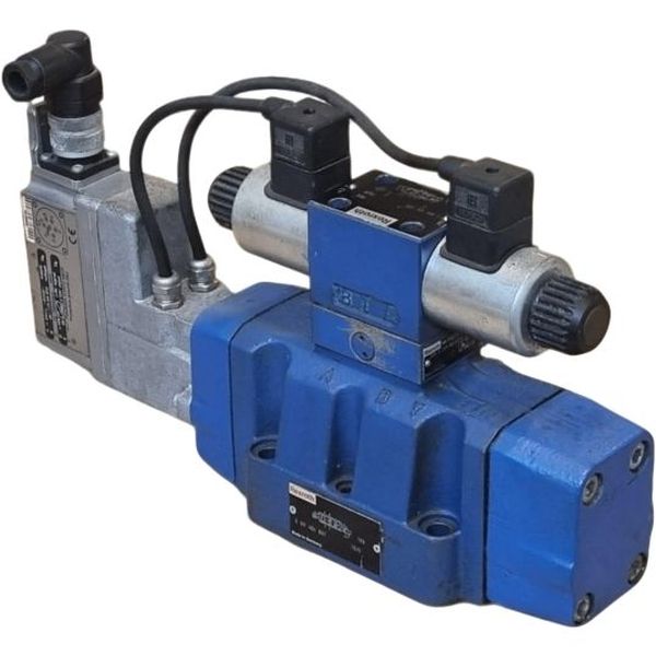1817414331 (topo): válvula piloto 4WRBKE16-1X,
R900323180 (meio): válvula redutora de pressão modular intermediária ZDR 6 DP0-45/40YM W80, 
0811404937 (base): válvula direcional 4WRBKE 16 R5-180SJ-1X/6ZG24K31/A1D3M-903