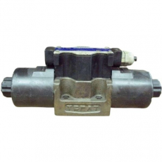 Válvula direcional YUKEN DSG033C4-D24-50 usada