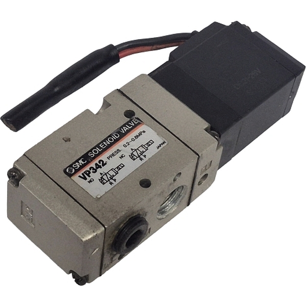 Série VP300, conexão rosca 1/4,  piloto poppet, tipo exaustão individual, tensão de alimentação 24VDC, ligação elétrica com conector, intervalo de pressão  0,2-0,8MPa