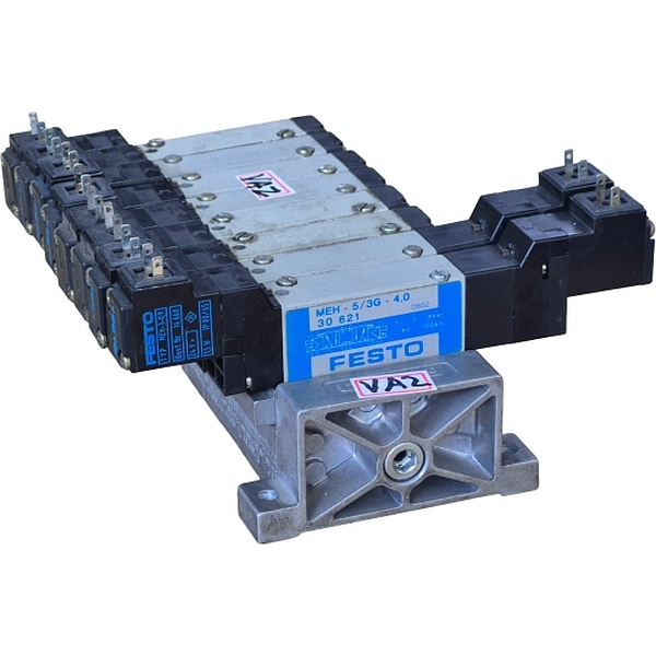 2 válvulas duplo solenóide 5/3 vias, 24VDC, pressão 3~8bar, corpo alumínio. Terminal também contém 6 válvulas simples solenóide.