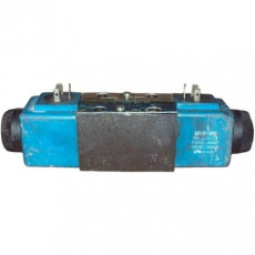 Válvula direcional DG4V-3S-6C-M-U-B5-60 - VICKERS usada
