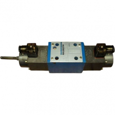 Válvula direcional proporcional 4WRE 10 E32-12/24Z4/M - REXROTH usada