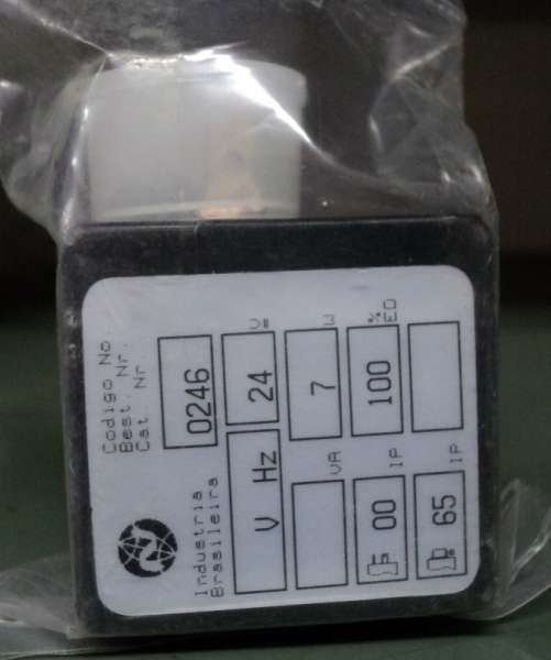 tensão 24V, potência  7W, plugue com 3 pinos, IP65