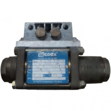 Válvula pneumática coaxial controlada externamente VMK-15-NC - COAX usada