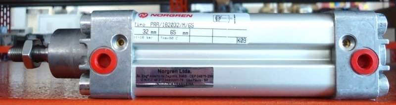 diâmetro 32mm, curso 65mm, conexão rosca G1/8, meio de operação ar comprimido, ISO 15552, dupla ação, corpo alumínio, vedações PUR e NBR