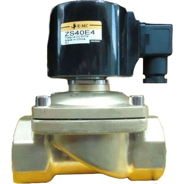2/2 vias, conexão 1.1/2, bobina 24VDC, fluidos  ar/gás/água/água quente/ óleo leve, temperatura máxima 80oC, material do corpo latão, NF, pressão máxima 10bar,  baixo consumo de energia