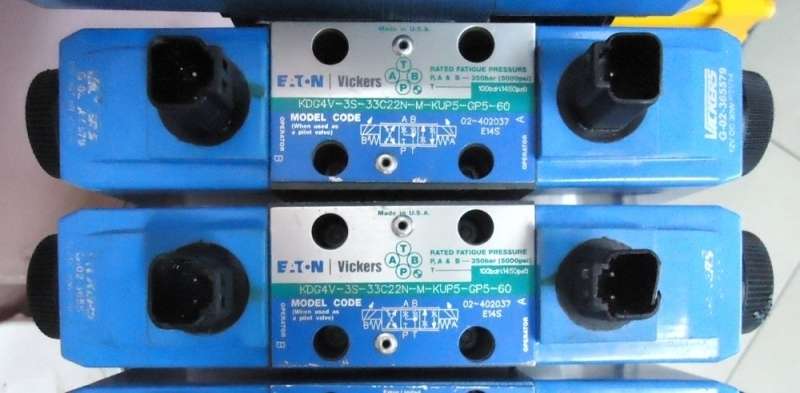 4/3 vias, vedações Viton, operada por solenóide, pressão 350bar, ISO4401, tamanho 3