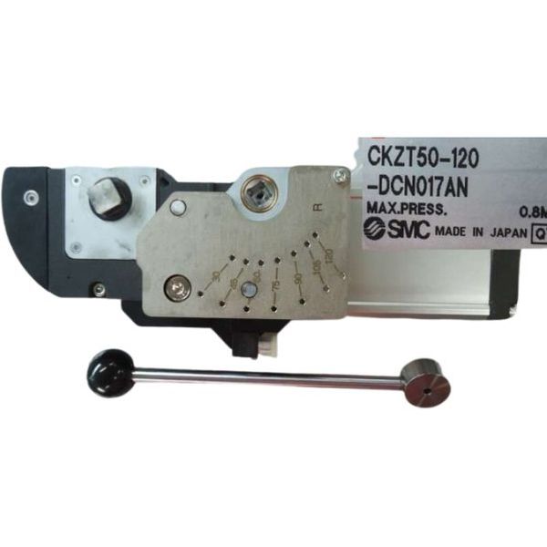 cilindro tipo clamp, diâmetro 50mm,ângulo de abertura do braço 120 graus, montagem do braço em ambos os lados, dupla ação, fluido ar