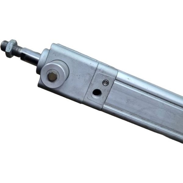 diâmetro 50mm, curso 800mm, dupla ação, amortecimento pneumático regulável de fim de curso, detecção de posição, ISO 15552, ranhura para sensor, com clipe de retenção para a haste