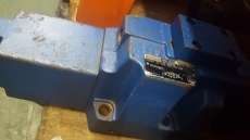 Válvula direcional proporcional 4WRH25W822070M - REXROTH usada