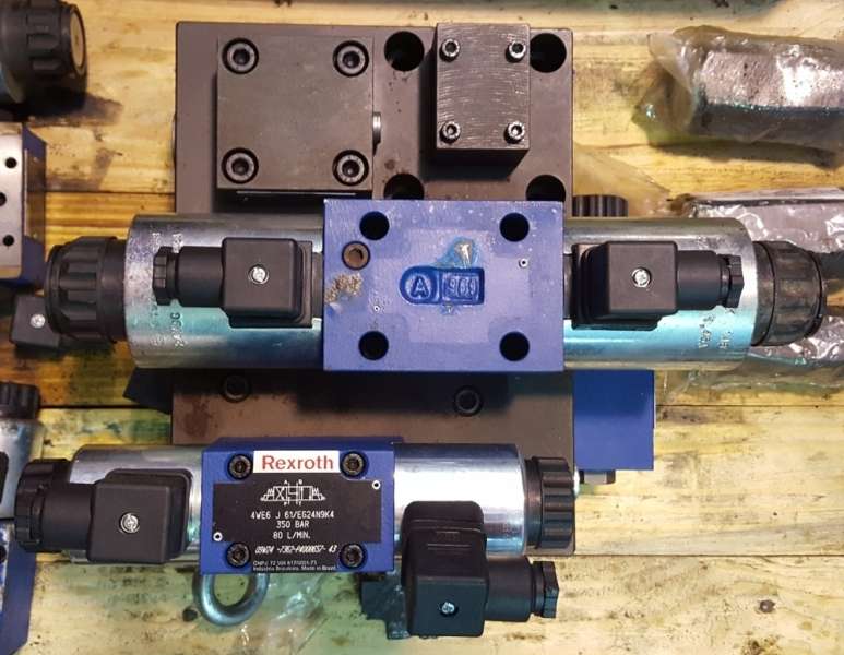 pressão máxima 350bar, 4 conexões úteis, tamanho 6, centro J,  Série 6X, 24V, com acionamento de emergência coberto, sem conector