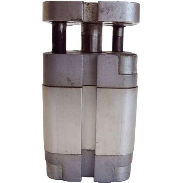cilindro compacto, antigiro com elemento de fixação, diâmetro 25mm, curso 15mm, anéis/placas de amortecimento elástico nas posições finais de curso, detecção de posição