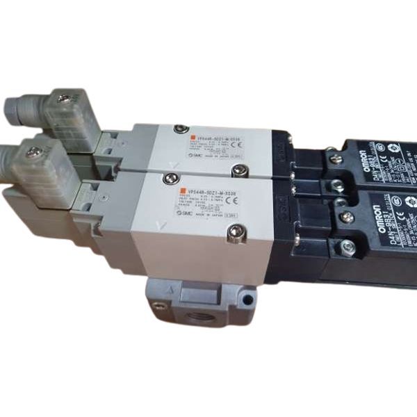 montagem sobre placa, vedação borracha, 3 pórticos, piloto poppet externo, tensão de alimentação 24VDC, ligação elétrica com conector, com LED/supressor de picos de voltagem, 